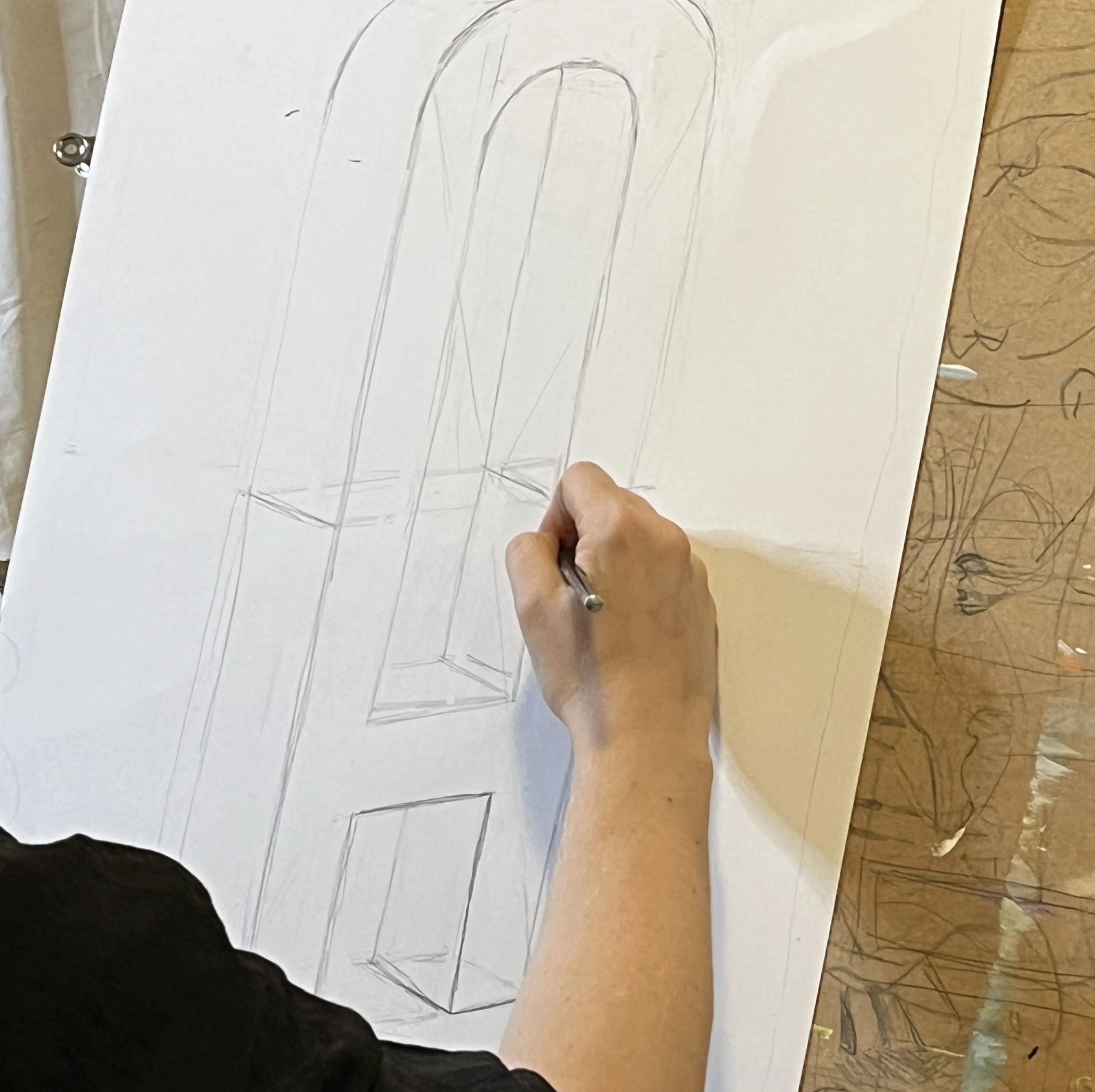 Nahaufnahme einer Porträtzeichnung im Kurs